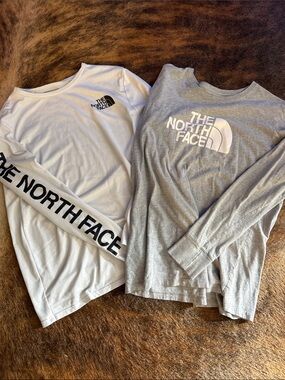 The North Face women’s Long Sleeve Logo Tee - White & Light Gray